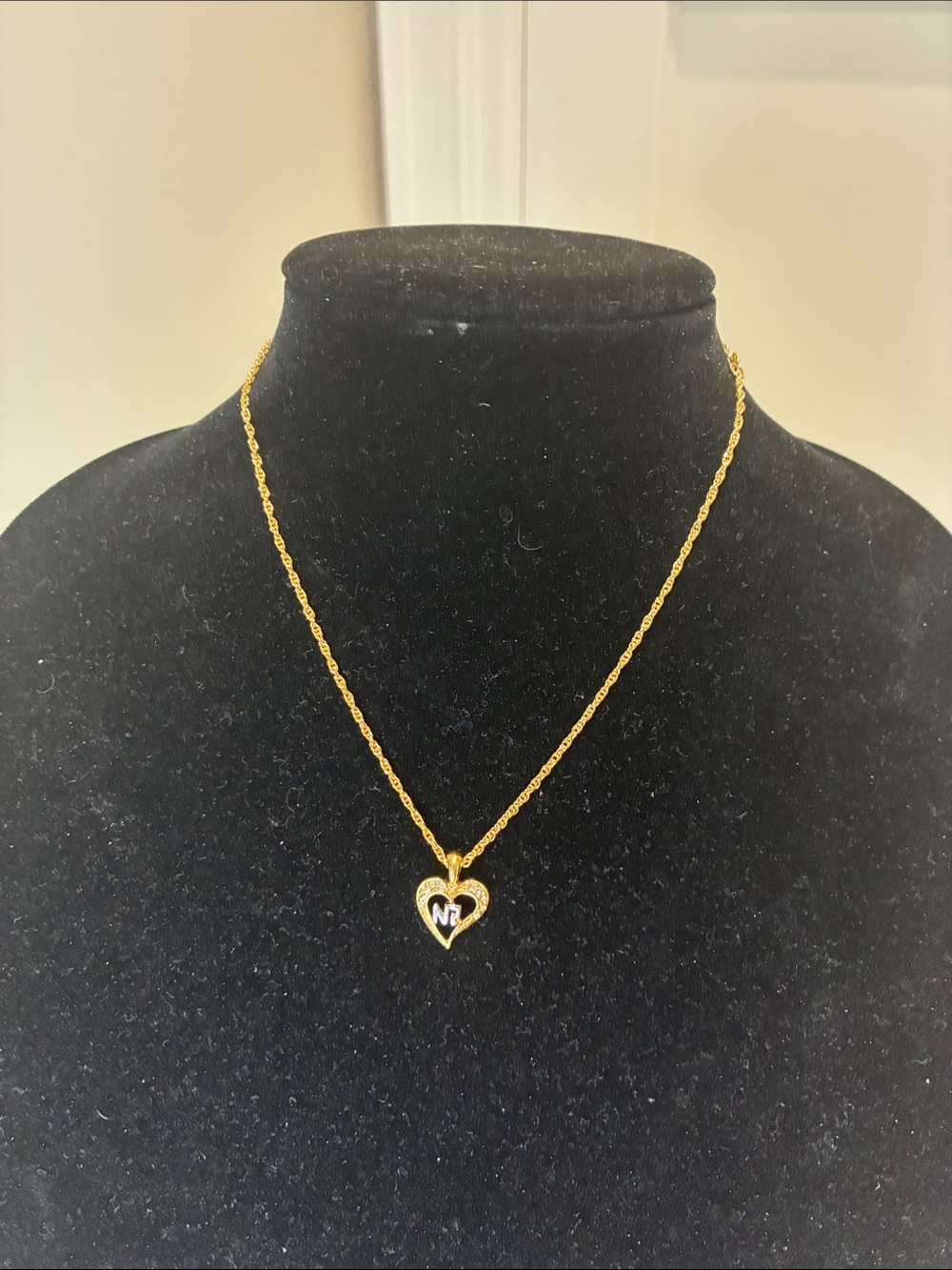Nina Ricci Gold Heart Pendant Necklace 👝